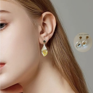 Alla moda Glow-in-the-Dark <span class=keywords><strong>acciaio</strong></span> al titanio conchiglia <span class=keywords><strong>orecchini</strong></span> ragazze graziose ragazza in <span class=keywords><strong>acciaio</strong></span> inossidabile gioielli con perla placcatura in oro - Product Image 2