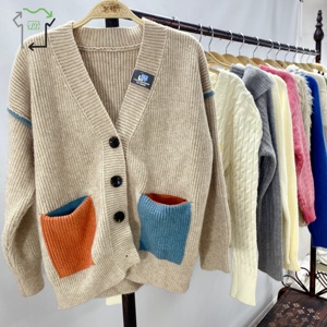 Vente en gros de pulls en tricot pour femmes d'occasion, chauds, à boutons, style mixte, mode décontractée, polyester/coton de haute qualité, vêtements usagés - Product Image 2