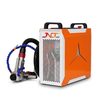 Nouvel équipement laser portatif à impulsions de 300 W de pointe pour le nettoyage des surfaces de soudure et l'élimination de la rouille sur les rails