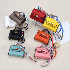 Porte-clés promotionnel en cuir de luxe, <span class=keywords><strong>mini</strong></span> sac à main pour femme, breloque en cuir PU, étiquette promotionnelle, cadeaux promotionnels - Product Image 1