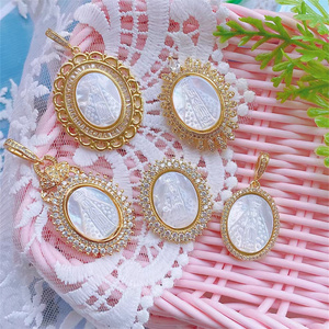 Colgante chapado en oro de 24K con conchas blancas, medalla de <span class=keywords><strong>San</strong></span> <span class=keywords><strong>Benito</strong></span>, protección religiosa - Product Image 4