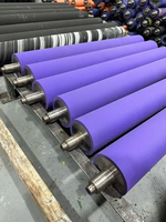 Rouleau de caoutchouc résistant à l'usure composé sur mesure de taille personnalisée pour machines industrielles avec service de coupe