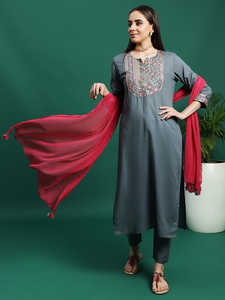 Ensemble Kurta et pantalon pour femme, couleur unie grise, broderie élégante, col en V, été, avec dupatta, pur coton - Product Image 5