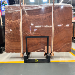 Dalles de marbre onyx rouge de haute qualité avec veinage bois naturel pour comptoirs de salle de bain, dessus de vanité et carreaux muraux - Product Image 1