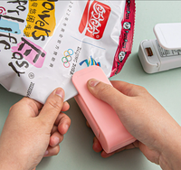 Mini scelleuse de sacs en plastique écologique avec conception flexible, clip de stockage portable pour sceller les aliments, les collations, l'utilisation en cuisine