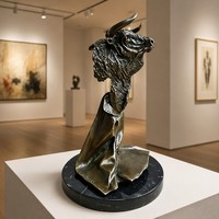 Décoration Artisanale en Bronze Coulé Tauromaquia - Tête Rocailleuse et Cape Flottante, Pièce Personnalisable de Qualité Muséale, Sculpture en Bronze