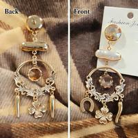 Boucles d'oreilles pendantes en alliage plaqué or antique, style bohème, avec strass marrons et perles blanches