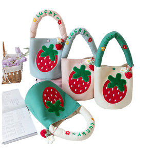 Bolso de Hombro Grande de Lona con Diseño de Fresas de Dibujos Animados para Verano, Bolso Tote Boho para Mujer, Gran Capacidad, Cierre Suave con Botón - Product Image 1