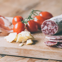 Fromage Dur Grana Padano de Haute Qualité 200g, Bloc de Fromage Ferme au Lait de Vache, Protéines et Additifs de Fermeurine, Prêt à Consommer, Emballage en Sachet