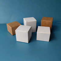 Petite boîte à cartes blanche personnalisée pour vernis à ongles, emballage en carton carré de couleur unie avec impression de gaufrage