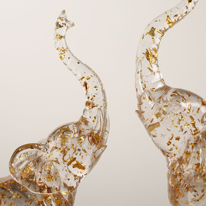 Ensemble de figurines d'éléphant en feuille d'or transparente, 2 pièces, en résine, décor de table fait à la main pour salon, armoire à vin, meuble TV - Product Image 3