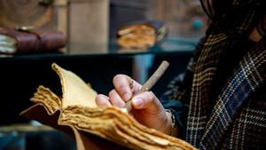 Diario de Cuero Vintage en Blanco para Hombres y Mujeres, Diario de Cuero con Borde Deshilachado Hecho a Mano, Cuaderno de Cuero Vintage, Excelente Regalo - Product Image 5