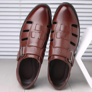 Sandales en cuir pour hommes, plates, ajourées, respirantes, fermeture Velcro, marron, taille 40-46, pour un usage décontracté estival - Product Image 1