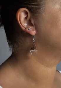 ต่างหูเรซิ่นและไม้ทำมือ สไตล์โบโฮ ดีไซน์ไม่ซ้ำใคร เครื่องประดับน้ำหนักเบา เหมาะเป็นของขวัญสำหรับใส่ในชีวิตประจำวัน งานปาร์ตี้ และโอกาสพิเศษ - Product Image 2