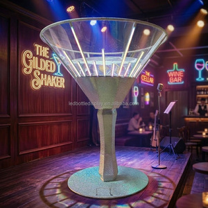 LiqVis Bicchiere Gigante da Martini Personalizzato con Glitter Dorati, Poggiabicchieri in Acrilico per Feste di Compleanno, Spettacoli Burlesque e Acquatici - Product Image 3
