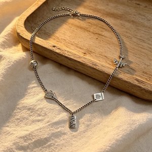 Collar de Plata Vintage con Dijes de Viaje: Avión, Globo, Maleta, Pasaporte - Colgante para Mujer, Adorno de Cuello para Aventura - Product Image 4