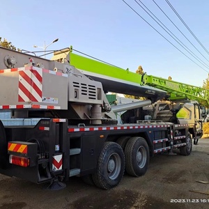 Grue sur camion hydraulique Zoomlion ZTC250E552 de 25 tonnes, flèche principale à 5 sections, hauteur de levage de 41,6 m, à vendre - Product Image 4
