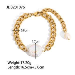 Pulsera de Perlas de Agua Dulce Chapada en Oro para Mujer, Estilo Vintage, con Cadena Cubana de Acero Inoxidable - Product Image 5
