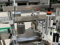 Machine d'étiquetage automatique double face APM-L400 pour bouteilles carrées, machine d'étiquetage automatique à deux côtés, machine d'étiquetage automatique