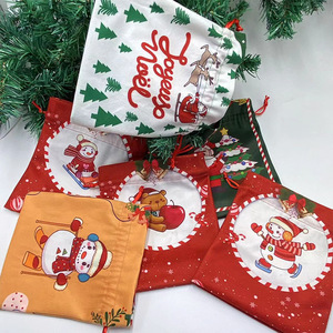 Bolsa de Regalo Navideña Weiyi con Cordón, 16x19cm, Material de Poliéster, con Diseño de Muñeco de Nieve, Oso, Árbol de Navidad y Papá Noel - Product Image 2