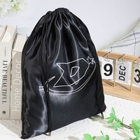 Sac à cordon en satin noir imprimé de logo personnalisé pour chapeau Cadeau en satin de soie de luxe souple Vêtements Paquet de cheveux Sac à main Sac à poussière pour chaussures