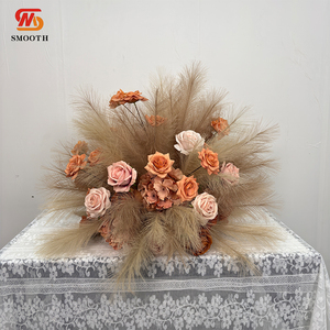 Boule de roses artificielles orange faites à la main LEDA pour événements, centre de table en plumes douces, toile de fond pour mariage - Product Image 1