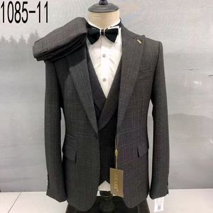 Slim Fit un botón <span class=keywords><strong>gris</strong></span> <span class=keywords><strong>oscuro</strong></span> patrón <span class=keywords><strong>de</strong></span> rejilla fina dos aberturas negocios 3 piezas conjunto hombres <span class=keywords><strong>novio</strong></span> boda <span class=keywords><strong>trajes</strong></span> <span class=keywords><strong>de</strong></span> negocios MS1085 - Product Image 5