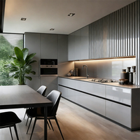 Cuisine moderne avec armoires grises à haute brillance modulaires personnalisables, granit artificiel avec évier, ensemble de table de cuisine