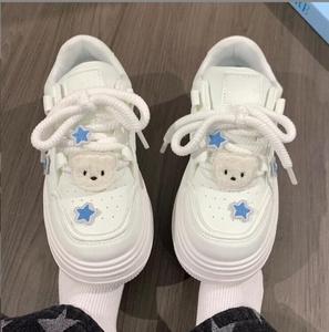 Sneakers da <span class=keywords><strong>donna</strong></span> bianche <span class=keywords><strong>Star</strong></span> del nuovo stile in scarpe Sole spesse di tendenza con scarpe da ginnastica stringate - Product Image 3