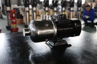 Mini pompe à eau auto-amorçante à haute pression pompe de surpression électrique à un étage 5KW cuivre OEM personnalisable à fréquence variable