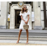 Robe en dentelle crochet blanche pour femme, manches courtes, coupe trapèze, longueur midi, idéale pour l'été et les vacances, marque privée