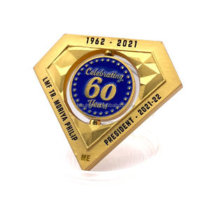 Monete commemorative con rotazione in smalto morbido a forma di diamante con moneta girevole placcata bicolore personalizzata da 50mm - Product Image 2