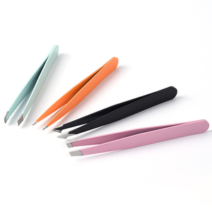 Lot de 4 pinces à épiler biseautées en acier inoxydable, outils de coupe pour l'<span class=keywords><strong>épilation</strong></span> des poils/du visage, couleur personnalisée, emballage en polybag - Product Image 4