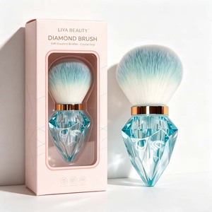 Brocha de Maquillaje Facial Liya Beauty Diamond Brush con Cerdas Suaves Degradadas y Mango de Cristal para Colorete - Product Image 1