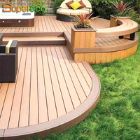Pont composite extérieur en plastique et bois de style moderne résistant au feu, finition de grain de bois rustique imperméable, technique brossée par clic