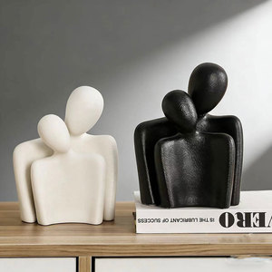 Pequeña Figura Decorativa <span class=keywords><strong>de</strong></span> Cerámica, Escultura <span class=keywords><strong>de</strong></span> Porcelana <span class=keywords><strong>de</strong></span> Pareja Abrazada, para Sala <span class=keywords><strong>de</strong></span> Estar, Oficina, Dormitorio, Estante, <span class=keywords><strong>Mesa</strong></span>, Escritorio - Product Image 1