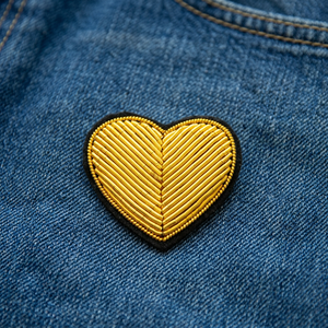 Insignia Cosida de Fieltro de Tela de Silicona Personalizable, Diseño de Corazón Bordado de Seda, Bolsas con Logotipo Personalizado, Otros Usos Esmalte, Característica Incluida - Product Image 2