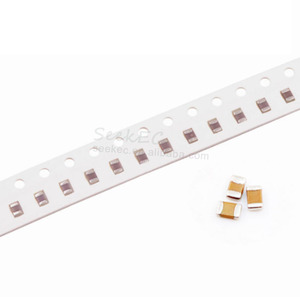 <span class=keywords><strong>Condensadores</strong></span> de Chip IC SMD, condensador electrolítico de aluminio SMD, condensador de cerámica 220UF 35V - Product Image 1