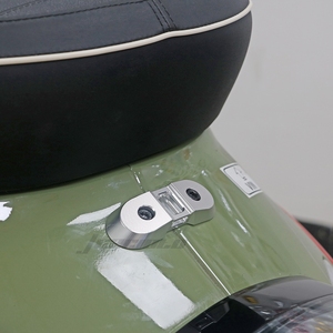 Copertura Posteriore in Alluminio per Moto, Spoiler per Maniglione Passeggero per <span class=keywords><strong>Vespa</strong></span> GTS150/<span class=keywords><strong>250</strong></span>/300 Sprint50/150 Prima50/150 2013-2024 - Product Image 3