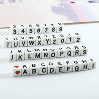 Cuentas de cerámica cuadradas de 9 mm hechas a mano con letras del alfabeto, abalorios sueltos para repostería, joyería, pulseras, collares, manualidades DIY para niños, venta al por mayor