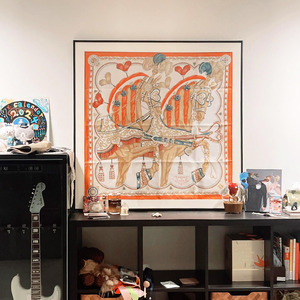 Bufanda de seda de diseño para decoración de pared, caja acrílica, ilustraciones inspiradas en lujo para galería o hogar - Product Image 6