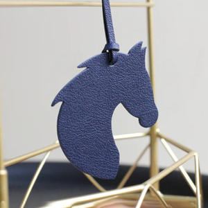 Pendentif <span class=keywords><strong>de</strong></span> sac en forme <span class=keywords><strong>de</strong></span> tête <span class=keywords><strong>de</strong></span> <span class=keywords><strong>cheval</strong></span> en cuir PU, breloque <span class=keywords><strong>de</strong></span> sac, porte-clés avec cordon pour femme ou jeune fille, idéal comme cadeau - Product Image 5