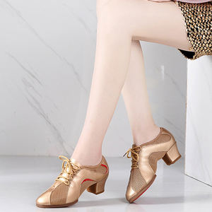 Zapatos de baile modernos de cuero + red para mujeres adultas Zapatos de baile de <span class=keywords><strong>salsa</strong></span> de suela blanda de tacón bajo - Product Image 2