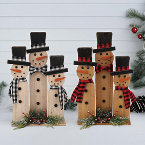 MEICHUANGHUI Décoration intérieure confortable Père Noël bonhomme de neige en bois Famille de trois pour fête et festival - Product Image 6