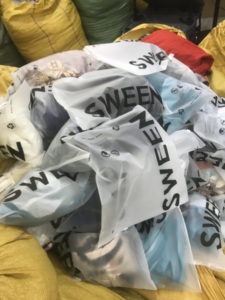 Vêtements d'occasion en gros : Super promotion sur les ballots de vêtements usagés mixtes de marque américaine, directement de l'usine - Product Image 5