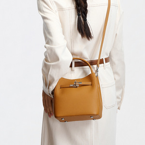Bolso Ando de Cuero Genuino, Mini Bolso Tipo Cubo para Mujer, Piel de Vacuno Granulada, Asa Superior, Bolso Bandolera - Product Image 3
