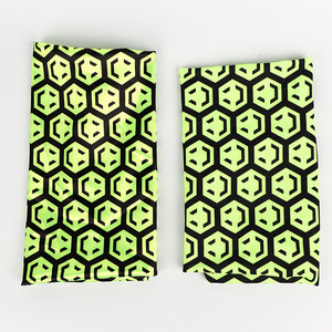Tissu d'impression numérique florale fluorescente Chuanghui 137*70 en polyester, design personnalisé pour vêtements et t-shirts - Product Image 2