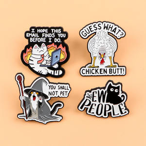 Hersteller-Großhandel: Cartoon-Charaktere Anime Emaille-Pins – Kreative Metall-Anstecknadeln mit Zitaten – Lagerbestand Katzen-Broschen - Product Image 4