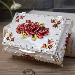 กล่องเครื่องประดับทรงสี่เหลี่ยมลายดอกกุหลาบโลหะสไตล์ยุโรปทำจากโลหะผสมสังกะสีตามสั่ง - Product Image 1