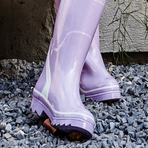Nouveauté <span class=keywords><strong>Bottes</strong></span> <span class=keywords><strong>de</strong></span> <span class=keywords><strong>pluie</strong></span> Wellington à <span class=keywords><strong>talon</strong></span> <span class=keywords><strong>haut</strong></span> <span class=keywords><strong>de</strong></span> style britannique pour femmes Caoutchouc brillant Mi-mollet Imperméable Été/Hiver Séchage rapide - Product Image 3